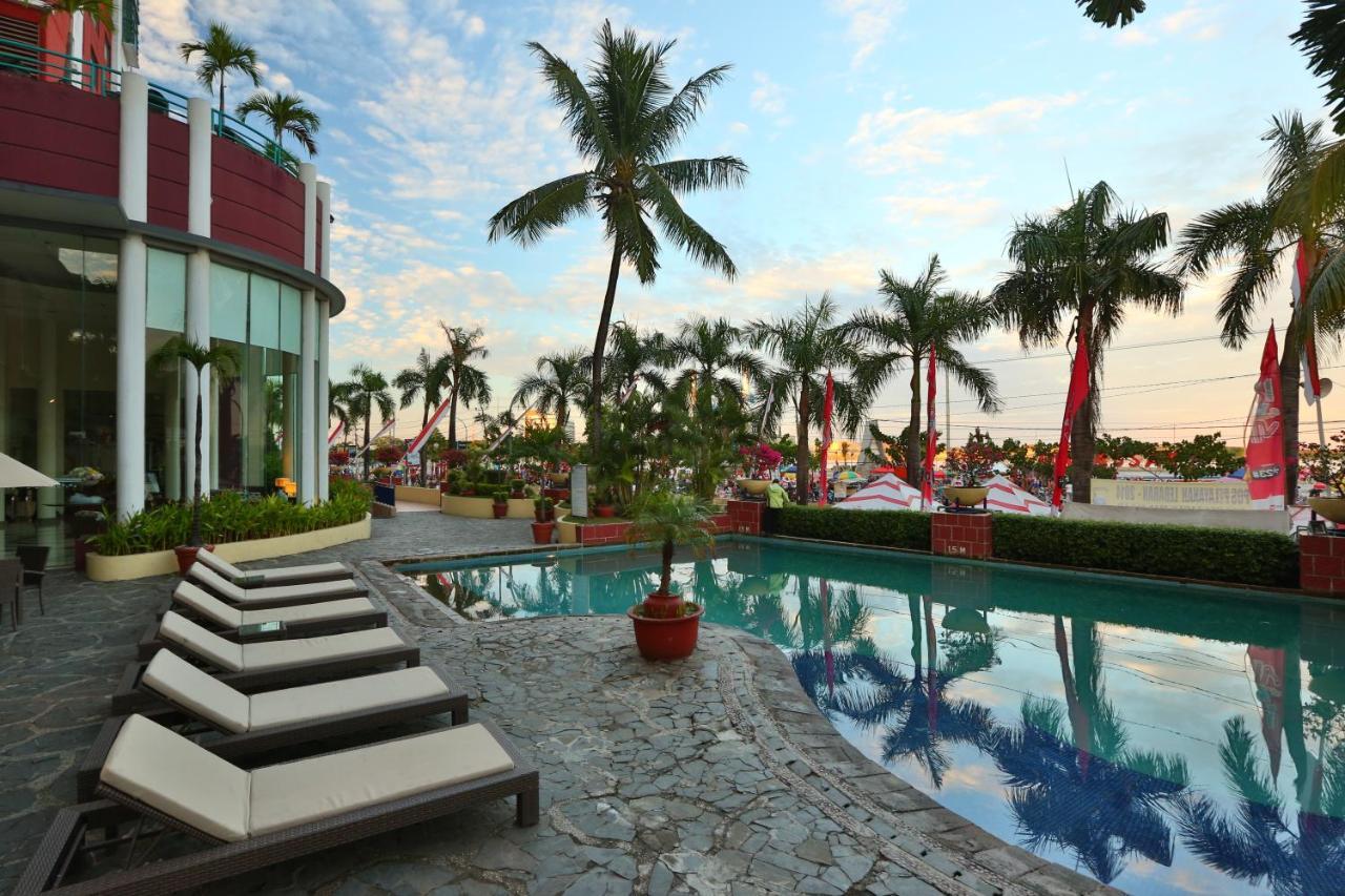 Aryaduta Makassar Buitenkant foto