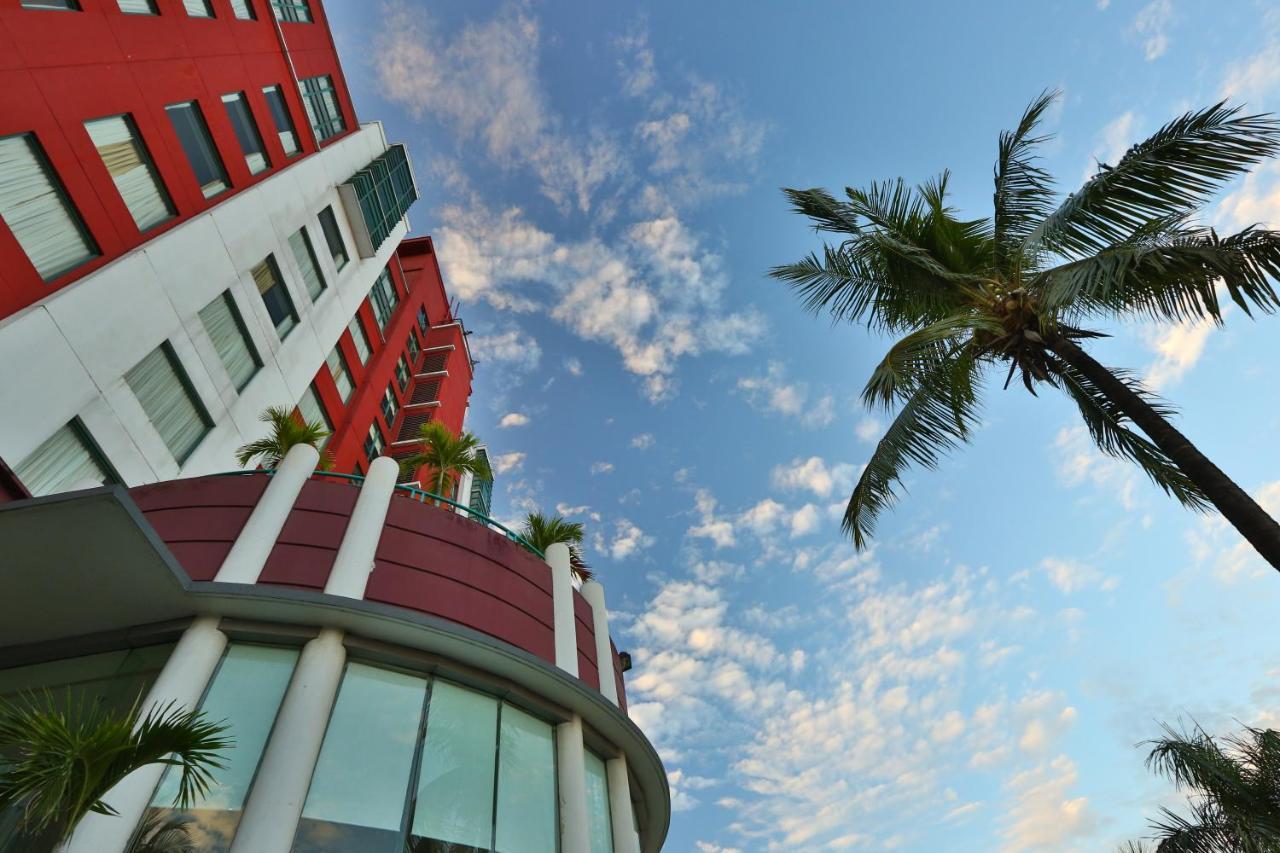 Aryaduta Makassar Buitenkant foto
