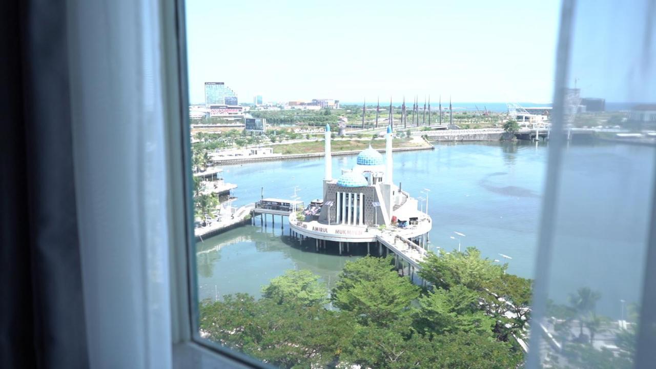 Aryaduta Makassar Buitenkant foto