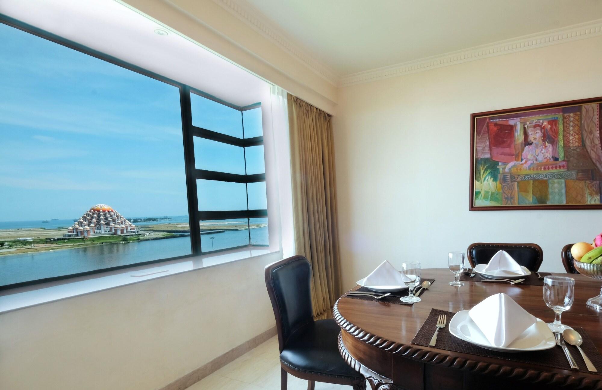 Aryaduta Makassar Buitenkant foto