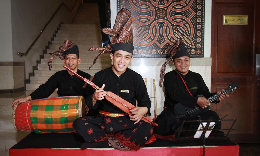 Aryaduta Makassar Buitenkant foto